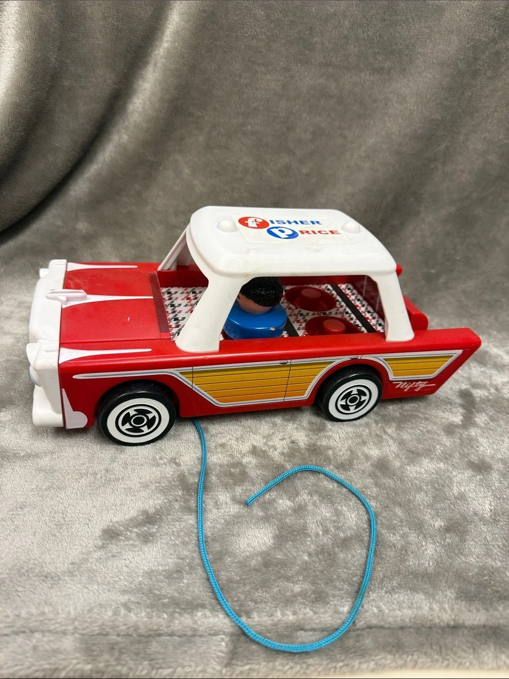 2018 Fisher Price Nifty Station Wagon Pull Toy & 1 Person & 1 Dog D